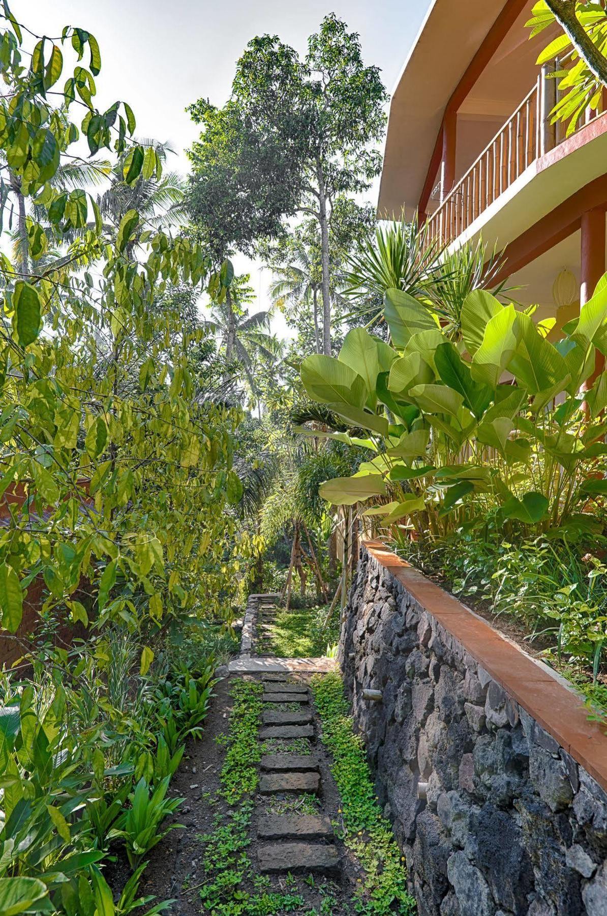 Shanti Toya Ashram Mambat Exteriör bild